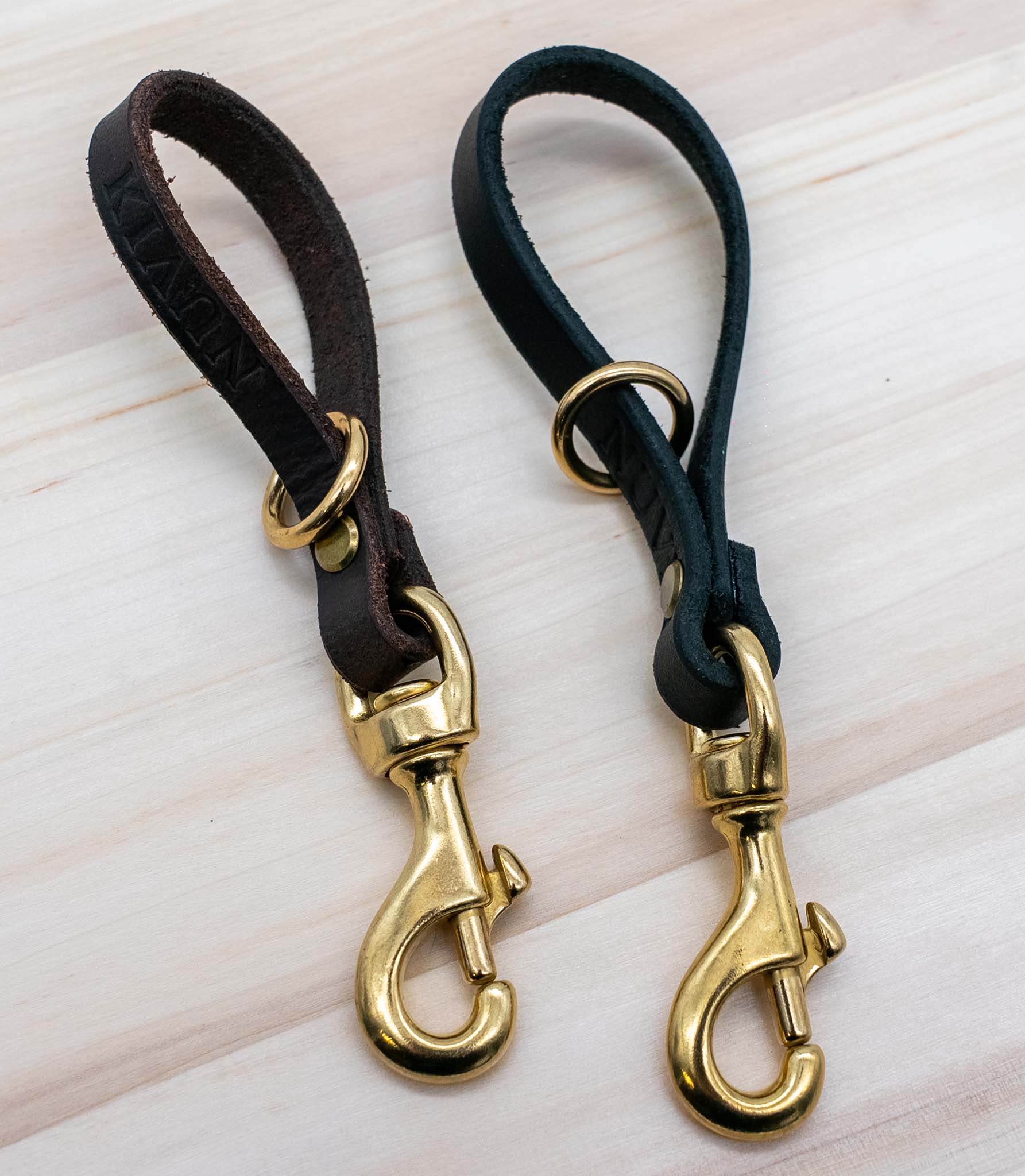 Dos colores disponibles de porta accesorios para perros