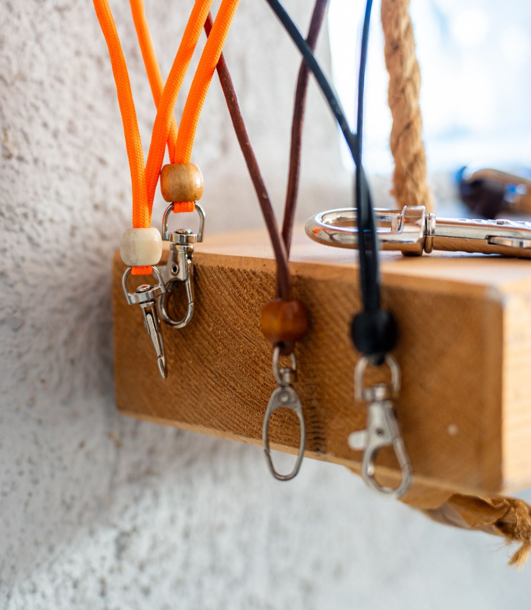 porta silbatos de distintos colores